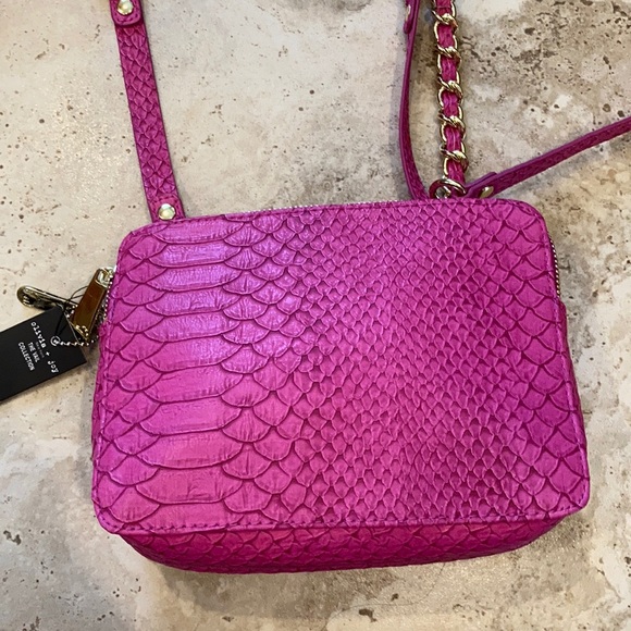 Crossbody bag gold chain faux alligator skin pink - Picture 7 of 16